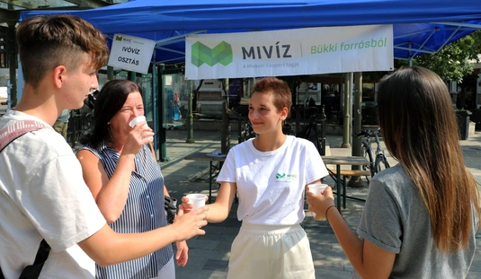 Ivóvíz osztás Miskolcon 