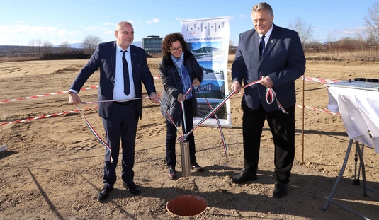 Xanga Logisztikai Inkubátor alapkőletétel 