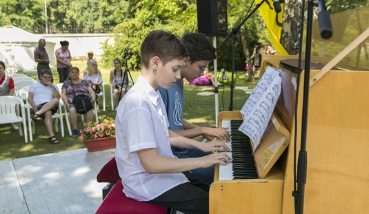 Zeneszánsz – Zenés Vigasságok 