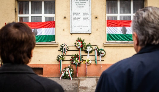 1956-os megemlékezések a városi emlékhelyeken  