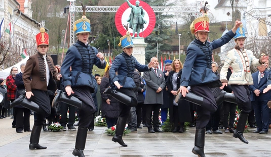 Március 15-ei ünnepség az Erzsébet téren 