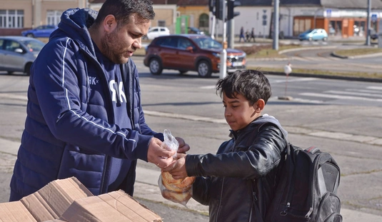1000 darab friss brióst osztottak szét 
