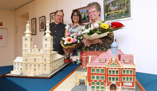 Kiss Béla és felesége Marika gobelin és makett kiállítása az Adyban 