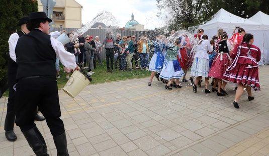 Húsvéti kavalkád a Szent István téren 