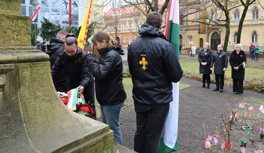 Koszorúzások március 15-én 