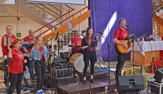 Csiszér László zenekara és a Mindszent Karizma zenekara 