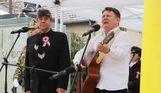 Március 15-ei ünnepség a Petőfi téren 