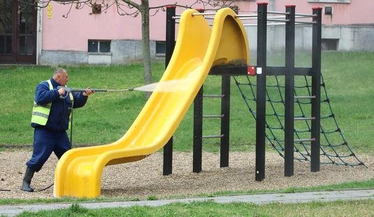 Takarítás a Petneházy játszótéren 