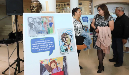 Gyermekjogok a digitális térben - kiállítás az egyetemen