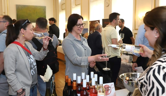 Szekszárd AllStars sétáló kóstoló a városháza dísztermében