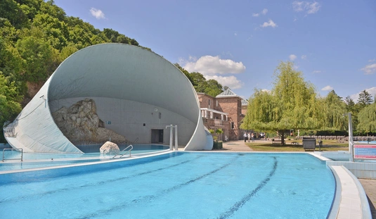 Barlangfürdő nyitás