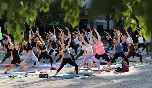Jóga világnap a Hősök terén