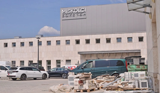 Látványosan halad az Egyetemi Rendezvényközpont építkezése