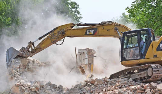 Folytatódik a bontás a számozott utcákban