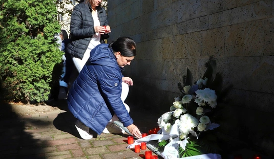 Kórházi mécsesgyújtás az elhunyt munkatársak emlékére