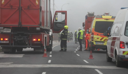 Savömlés beszorult kamion