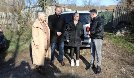 Új autót kapott a Lyukó Tappancsai Állatvédő Egyesület. Fotó: Juhász Ákos