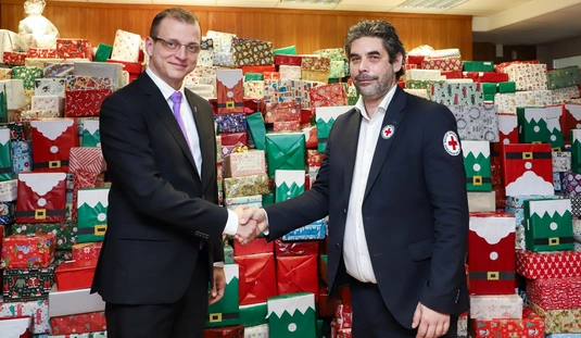 Kormányhivatali "cipősdoboz"-átadó