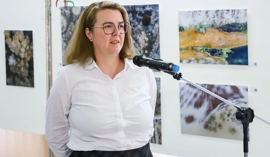 Herendy Adrienn drónfotó kiállítása a Telekiben