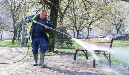 Tavaszi takarítás Diósgyőrben és a Búza térnél