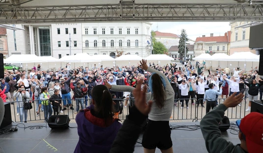 Flashmob a Szent István téren. Fotó: Juhász Ákos