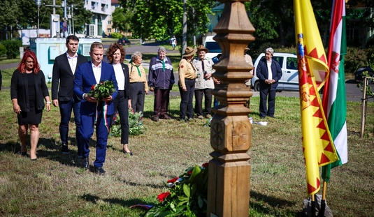 Bombatámadás áldozataira emlékeztek