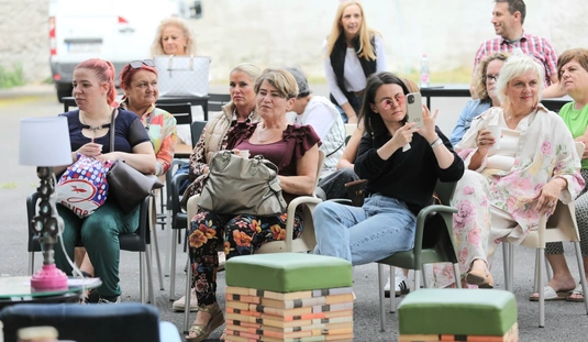 Női klub a Csengey-kertben