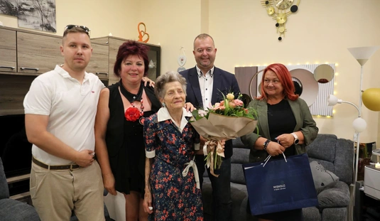 Vízi László né születésnapi köszöntése. Juhász Ákos képgalériája