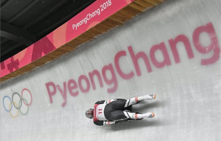 Loch az utolsó futamban bukta el a sporttörténelmi sikert