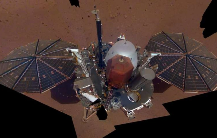 Elkészítette első szelfijét az InSight űrszonda a Marson 