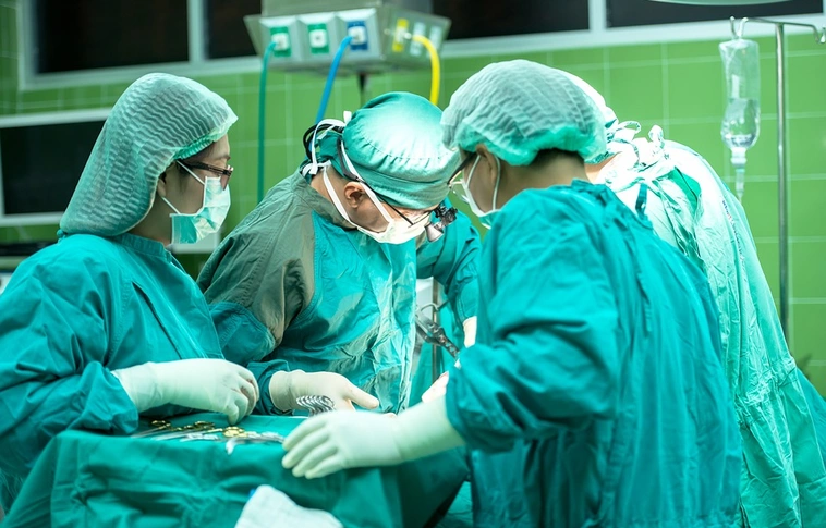 Törzsüknél összenőtt ikerpárt választottak szét ausztrál orvosok