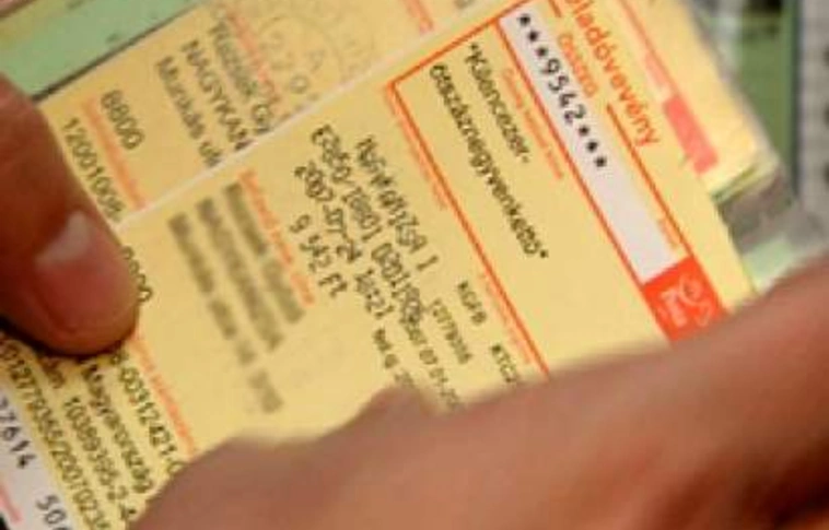 Nem kell többé személyit vinni csekkbefizetéshez, ha bankkártyával fizetünk