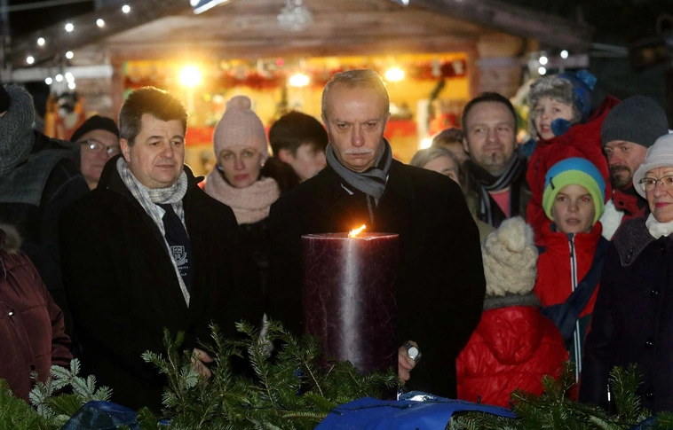 „Hiszünk a szeretetben, közös hitünk megtartásában” – meggyújtották a második adventi gyertyát a Szent István téren