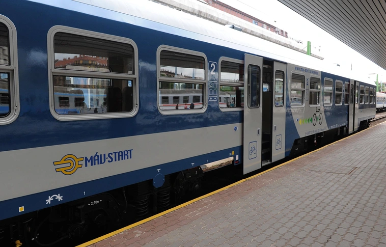 Letört áramszedő miatt késtek a vonatok a miskolci vonalon
