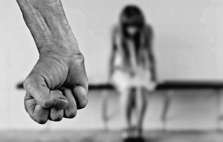 Bebörtönöztek egy megerőszakolt 15 éves lányt, mert abortusza volt