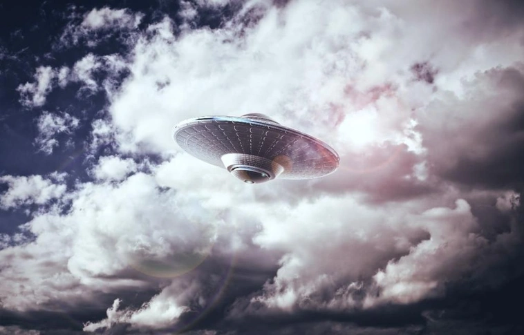 A Pentagon szerint egy szuperszonikus UFO napokig követte az egyik repülőgéphordozó anyahajójukat