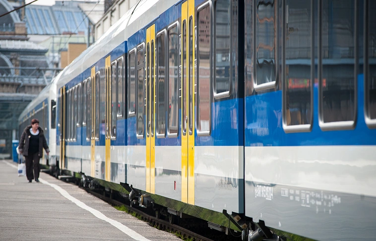 A Budapest–Hatvan vonalon nagyobb problémák nélkül zajlik a vonatpótlás