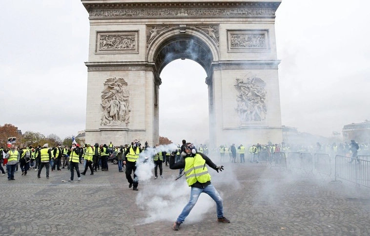 A rendőrség "példátlan méretű" erőszaktól tart szombaton Párizsban
