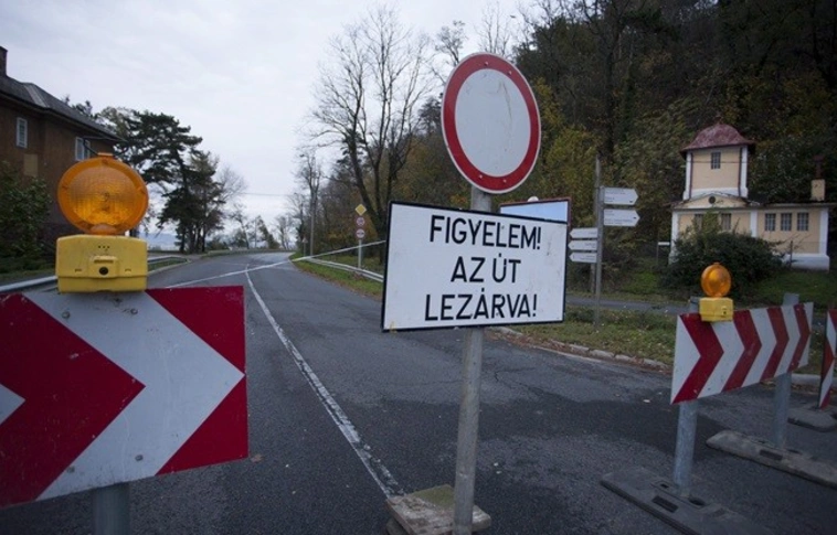 Félpályás forgalomkorlátozás az Avasi Gimnázium előtt