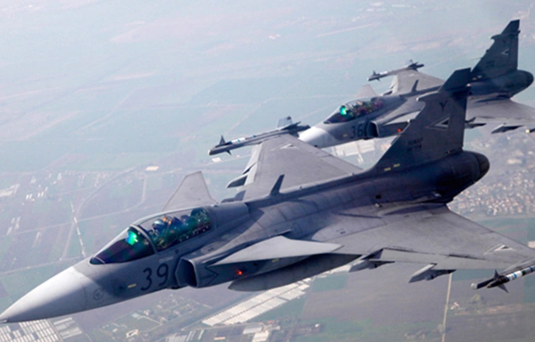 Riasztották a Gripeneket egy utasszállító repülőgép miatt