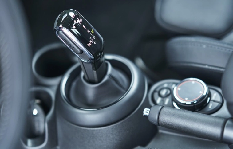 Duplakuplungos automataváltót kaptak a kisebb MINI modellek