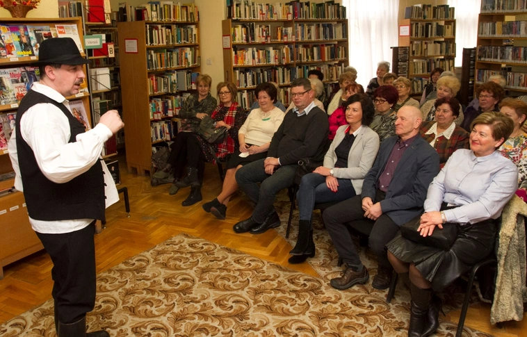 Egy órányi székely humor, felhőtlen szórakozás a Tompa Mihály Könyvtárban