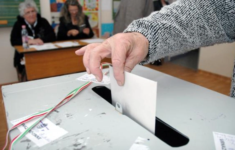 Megkezdte a választások megfigyelését az EBESZ