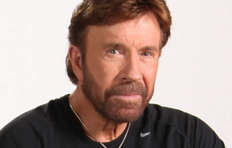 Chuck Norris indítja el a Baptista Szeretetszolgálat 15. Cipősdoboz akcióját