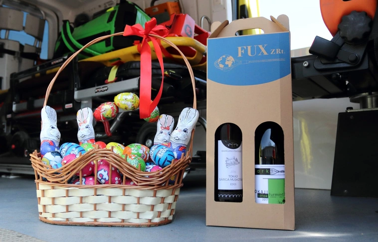 mentők, barkóczi istván, bor adomány,