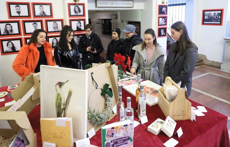 miskolci nemzeti színház adventi adománygyűjtés