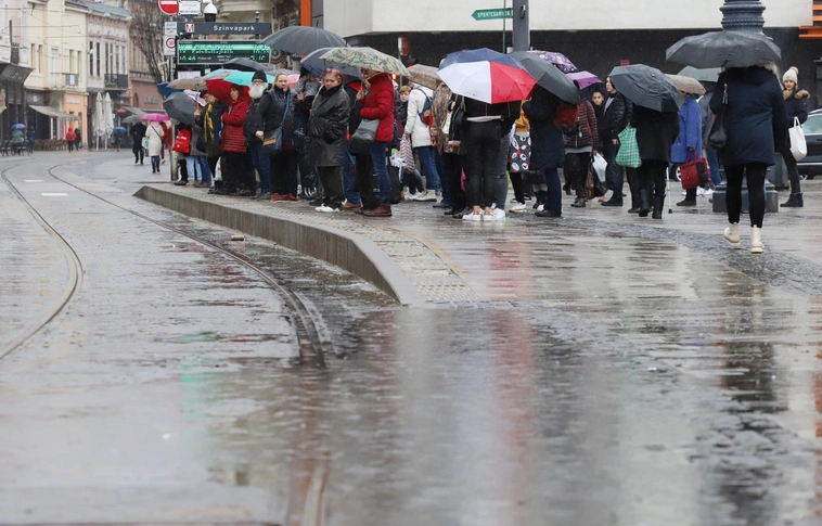 eső minap-indító villamosmegálló 