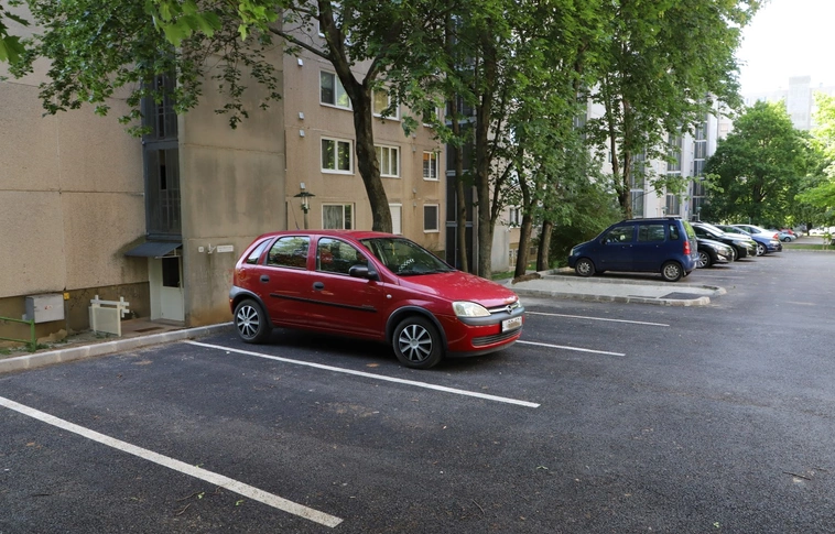 parkoló fa ültetés szarka dénes nyíri utca avas