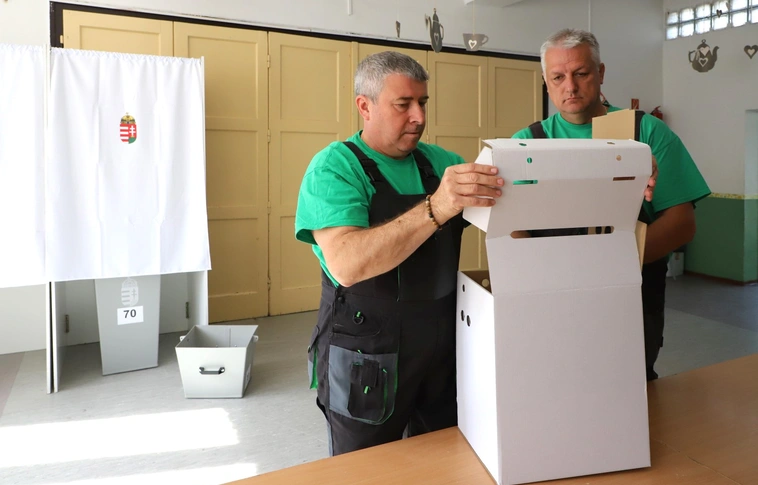  önkormányzati szavazás szavazőfülkék szerelés