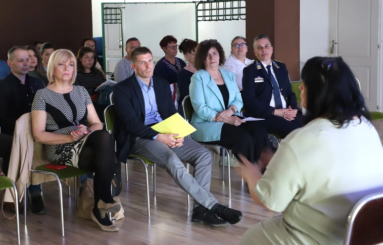 A kapcsolati erőszakról beszélgettek. 